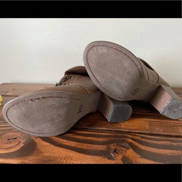 Bethany M🖤ta (Mota) Bootie Heel Lace Up w/ Sherpa Style Detail, size 10 - Picture 9 of 13